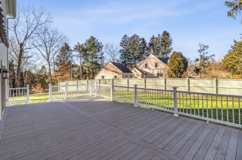 9 Oak Hl St, Newton MA 02459-3454 exterior