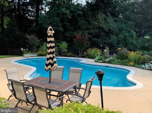 112 Parkview Cir, Media PA 19063-6317 exterior