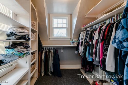 1177 Cornell Rd, Meskegon MI 49441-3833 exterior