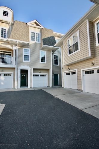 105 April Way, Middletown NJ  07748-6507 exterior