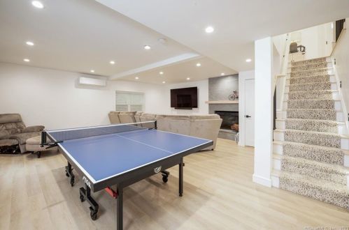 37 Walnut Hill Rd, Ridgefield CT  06877-2906 exterior