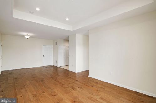 1046 Halifax Pl, Trenton NJ  08619-2081 exterior