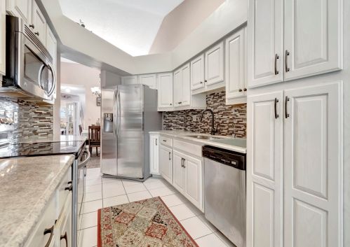 2303 Aspen Way, Boynton Beach FL 33436-6611 exterior