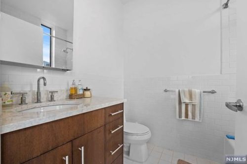 9 Vela Way, Edgewater NJ 07020-1564 exterior