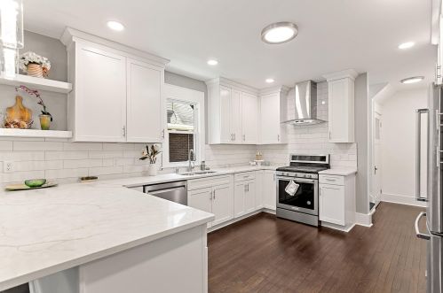 4305 Farwell Ave, Milwaukee WI  53211-1758 exterior