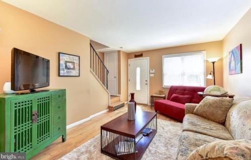 5700 Fenwick Dr, Alexandria VA  22303-1526 exterior