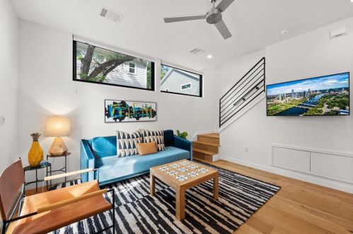 2414 Forest Ave, Austin TX  78704-5522 exterior