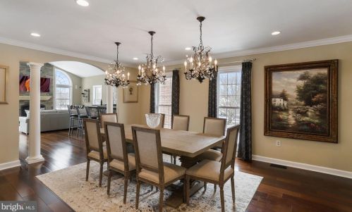 19840 Meredith Dr, Rockville MD 20855-2426 exterior