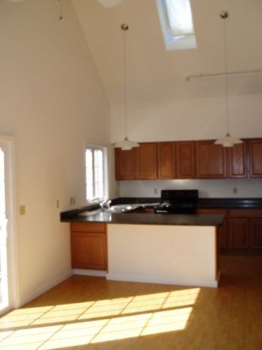 8 Harlem St, Worcester MA 01610-2106 exterior