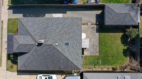 135 Gibbs Ave, Middletown RI 02840-2258 exterior