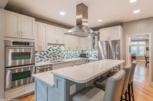 1845 Cornelia Ave, Chicago IL 60657-1022 exterior