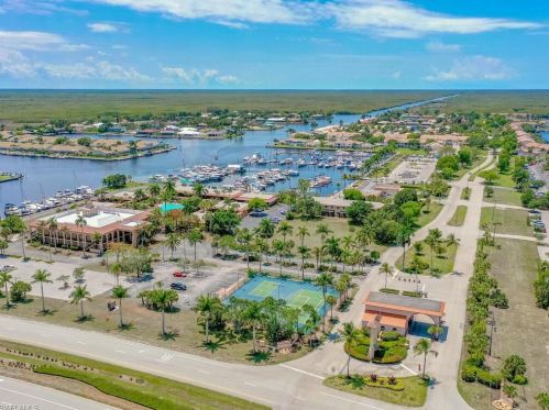 171 Cays Dr, Naples FL 34114-9629 exterior