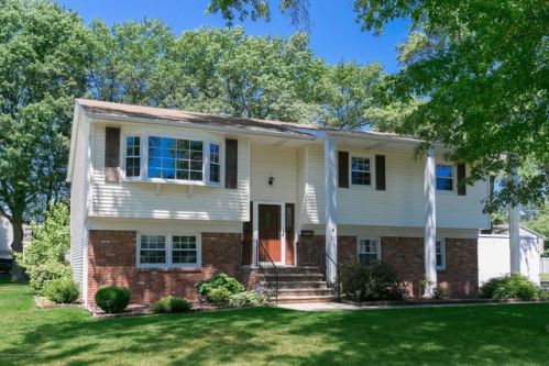 11 Tanglewood Rd, Middletown, NJ 07748-1023