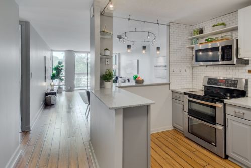 1660 La Salle Dr, Chicago, IL 60614-6000