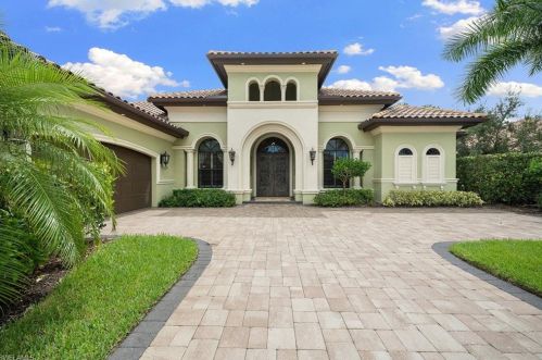 7756 Classics Dr, Naples, FL 34113-3164