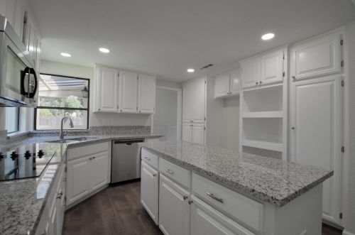 2103 Bristol Park Cir, Turlock CA  95382-2965 exterior