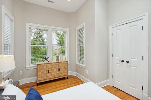 623 6 St, Washington DC 20024-2693 exterior