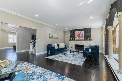 2726 Beverly Rd, Milwaukee WI  53211-2438 exterior