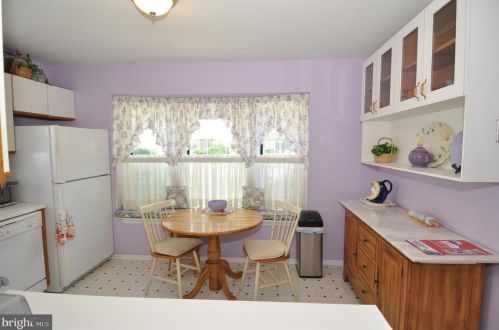 5 Meadowwood Ct, Columbus NJ 08022-1026 exterior