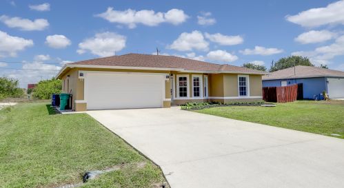 559 Halifax Ave, Fort Pierce, FL 34953-3874