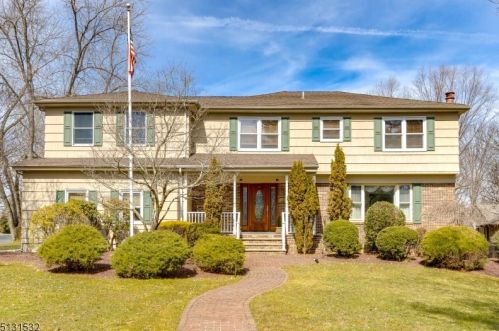 16 Greensview Dr, Scotch Plains, NJ 07076-2733