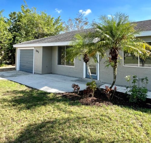 592 Whitmore Dr, Fort Pierce FL  34984-4570 exterior