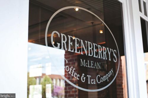 1704 Anderson Rd, Mc Lean VA 22102-1620 exterior