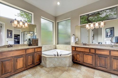 309 Emerald Rdg Dr, Austin TX 78732-1235 exterior