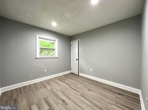 5910 Brookview Dr, Alexandria VA 22310-1819 exterior