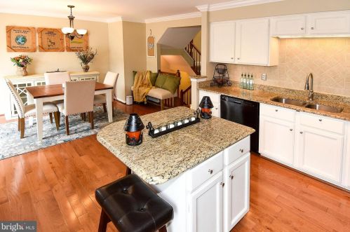 7458 Gadsby Sq, Alexandria VA 22315-5288 exterior