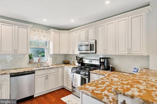 1924 Manton St, Philadelphia PA 19146-3811 exterior