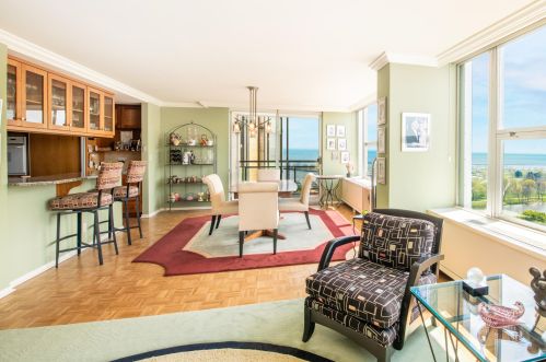 1610 Prospect Ave, Milwaukee WI 53202-2499 exterior