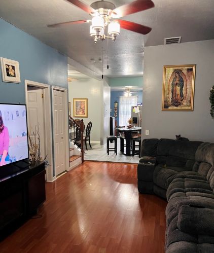 4735 Elizabeth St, Chicago, IL 60609-4209