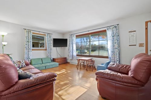 8134 Kiehnau Ave, Milwaukee, WI 53223-5547