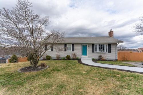 52 Carey Ct, Woonsocket, RI 02895-3802