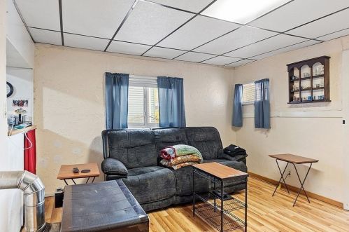 9 Elizabeth St, Worcester MA 01605-2949 exterior