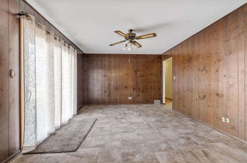 501 Shorewood Dr, Joliet IL 60404-7200 exterior