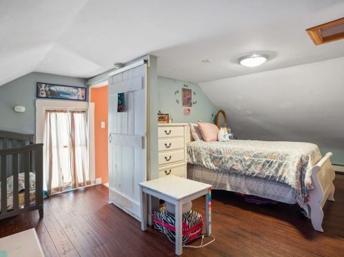 4 Lewis St, Woonsocket RI 02895-1905 exterior