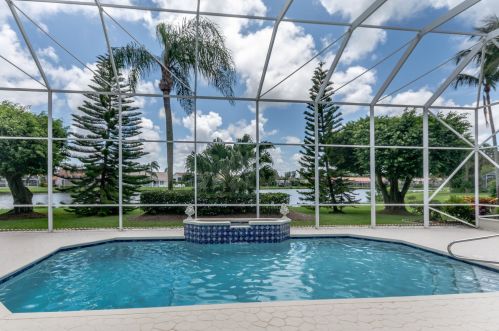 8225 Desmond Dr, Boynton Beach FL 33472-5014 exterior