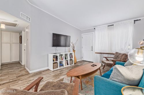 1329 Cholla St, Phoenix AZ 85029-3801 exterior