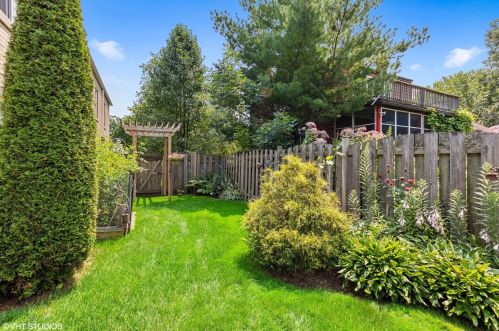 5800 Kenneth Ave, Chicago IL  60646-5910 exterior