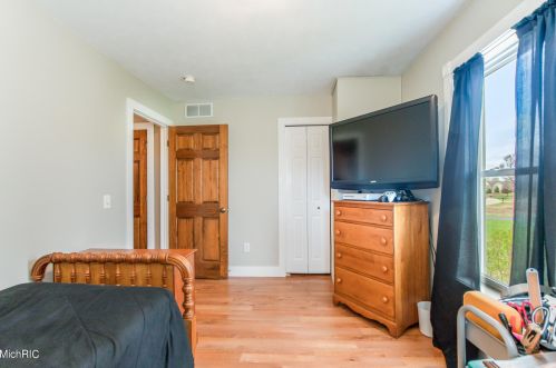 1758 Starr View Ln, Middlevle MI 49333-8061 exterior