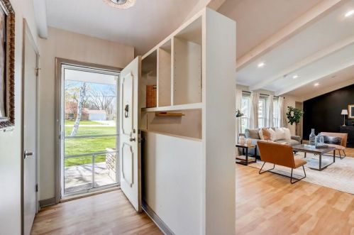 9200 Ironwood Ln, Milwaukee WI  53217-1211 exterior