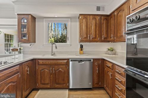 701 Rdg Dr, Mc Lean VA 22101-1620 exterior