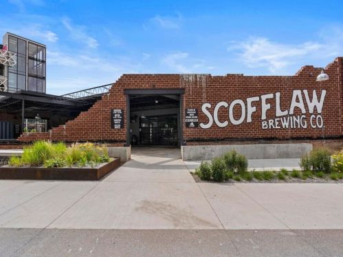 1289 Chelsea Cir, Atlanta GA 30318-1268 exterior