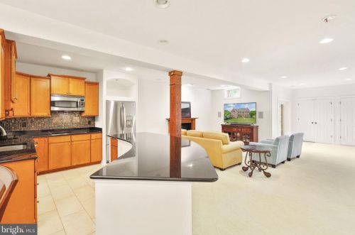 17675 Tobermory Pl, Leesburg VA 20175-7053 exterior