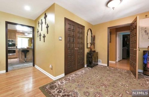 546 Anderson Ave, Closter NJ  07624-3220 exterior