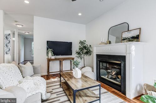 213 Creek Valley Ln, Rockville MD  20850-5603 exterior