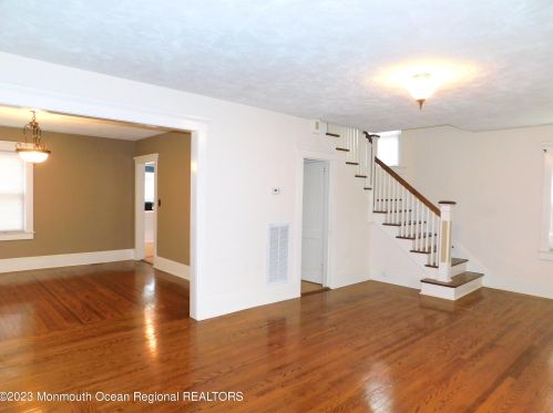 5 Bennett St, East Freehold NJ 07728-2216 exterior