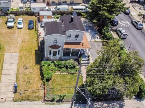 4028 Barnes Ave, Bronx NY 10466-4310 exterior